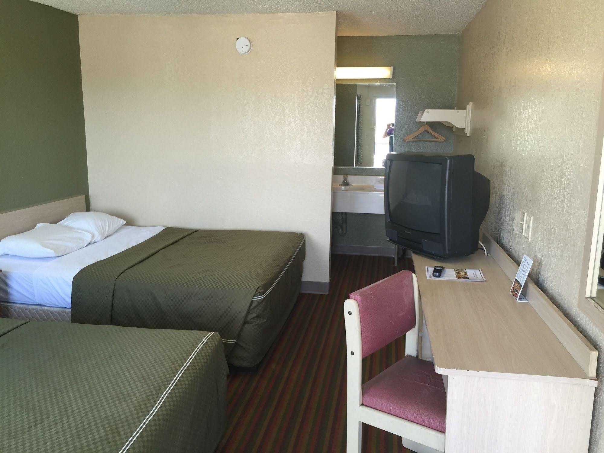 Oyo Hotel Tucson Downtown Extérieur photo
