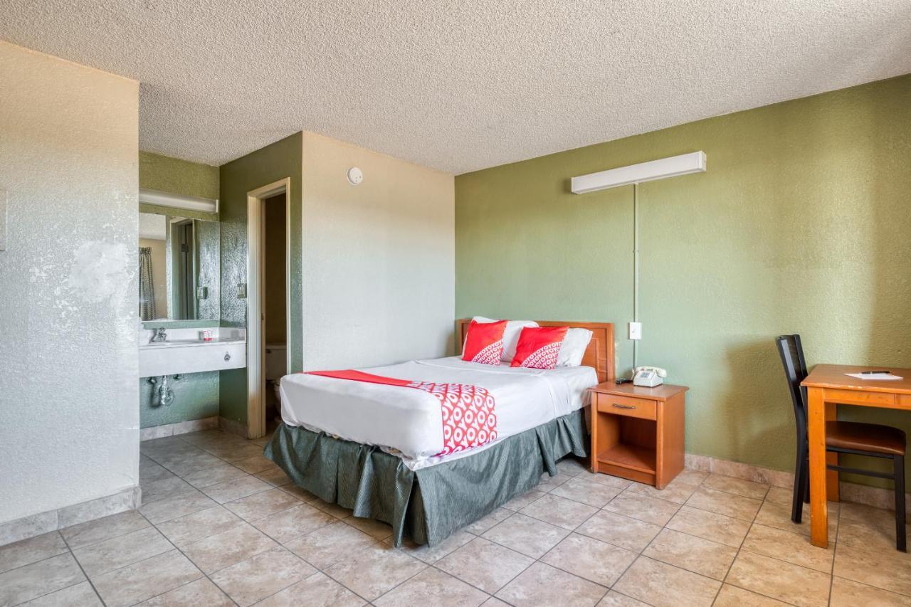 Oyo Hotel Tucson Downtown Extérieur photo