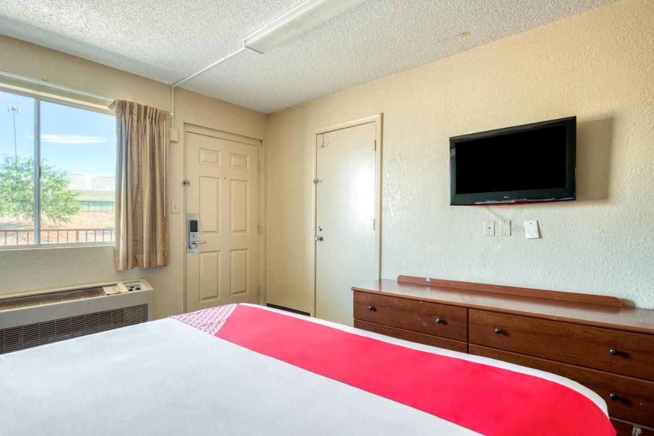 Oyo Hotel Tucson Downtown Extérieur photo